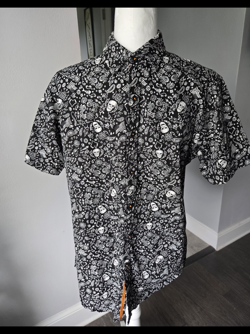 Rugby University Men’s Size M Black Skull & Paisley Print Button Down Shirt